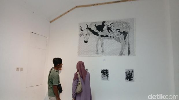 Sejumlah karya lukisan karya Punky Adi Sulistyo dalam pameran tunggal di Blora Creative Space (BCS), Jumat (12/12/2025).