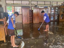 Sekolah di Manggis Karangasem Terendam Banjir hingga Sisakan Lumpur