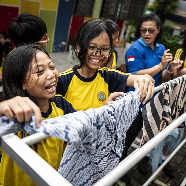 Serunya Festival Mencuci Baju, Siswa SD Dilatih Mandiri dan Disiplin