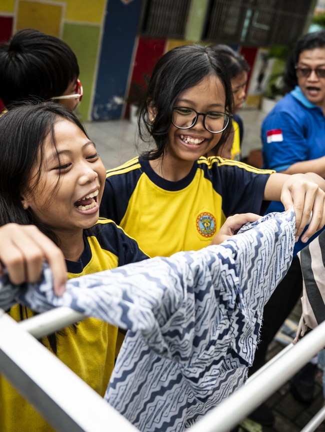 Serunya Festival Mencuci Baju, Siswa SD Dilatih Mandiri dan Disiplin