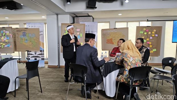 Susana kegiatan Forum Sekretaris Daerah (Forsekdasi) Komisariat Wilayah Jawa Barat, Jumat (12/12/2025) Susana kegiatan Forum Sekretaris Daerah (Forsekdasi) Komisariat Wilayah Jawa Barat, Jumat (12/12/2025)