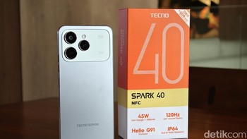 Tecno Spark 40 hadir dalam dua varian memori di Indonesia dengan harga: 12GB (6+6) RAM + 128GB ROM – harga mulai Rp 1.799.000 dan 16GB (8+8) RAM + 256GB ROM – harga mulai Rp 1.999.000. Foto: Adi Fida Rahman/detikINET