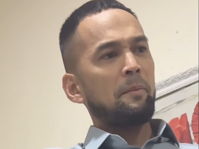 Teuku Wisnu menangis menceritakan apa yang dia lihat saat terjun ke lokasi bencana di Sumatera.