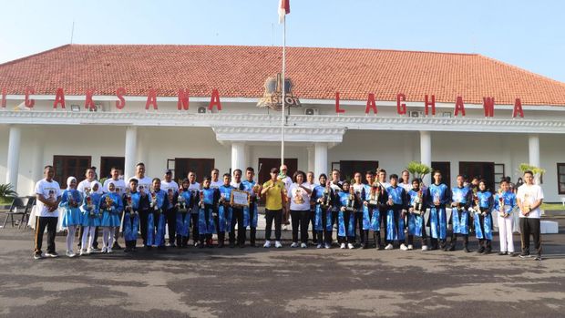 Tim Marching Band binaan Polres Pasuruan Kota yang juara 2 kompetisi di Jember.