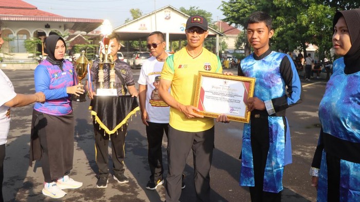 Marching Band Binaan Polres Pasuruan Kota Juara 2 Kompetisi di Jember