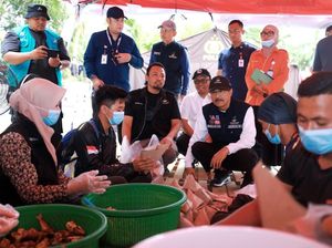 Tinjau Dapur Umum di Aceh Tamiang, Gus Ipul Beri Semangat Para Relawan
