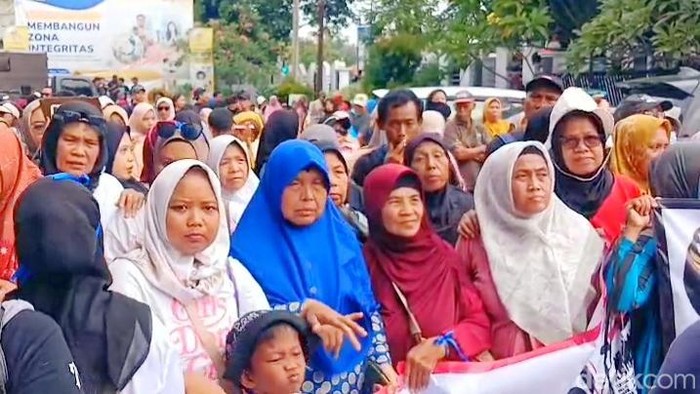 Warga Karawang Heran Tanah Leluhur Mendadak Masuk Plotting Developer