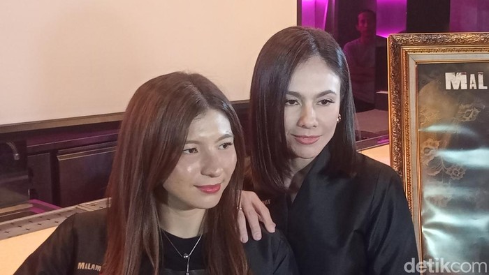 Wulan Guritno dan Shaloom Razade jumpa pers film Malam 3 Yasinan di Panglima Polim, Jakarta Selatan, Kamis (11/12/2025).