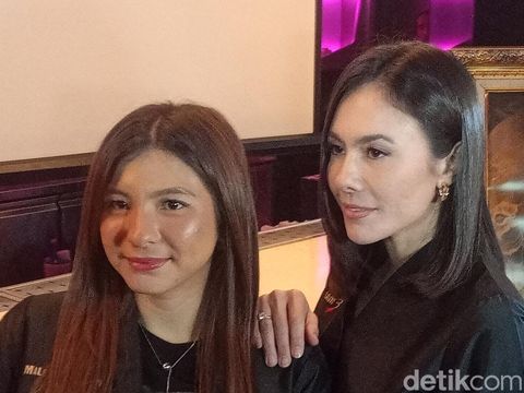 Wulan Guritno dan Shaloom Razade jumpa pers film Malam 3 Yasinan di Panglima Polim, Jakarta Selatan, Kamis (11/12/2025).