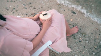 Bumil Rutin Minum Air Kelapa Muda, Kulit Bayi Lebih 'Glowing'? Ini Faktanya