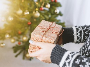 225 Ide Kado Natal Murah tapi Berkesan sebagai Hadiah untuk Orang Tersayang