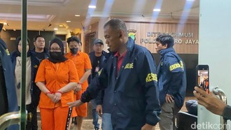 Potret Ayu Puspita Penipu Wedding Organizer Kini Berbaju Tahanan