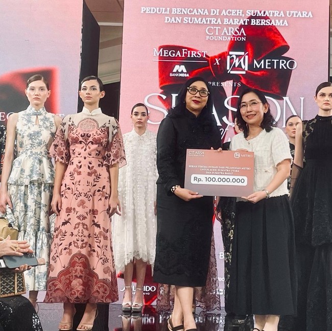 Bank Mega Salurkan Bantuan Kemanusiaan Lewat Lelang Busana