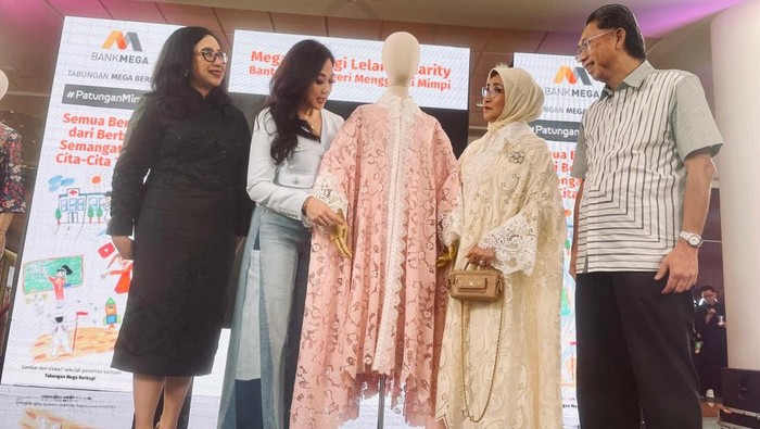 Bank Mega berkolaborasi dengan Metro Department Store dan CT Arsa Foundation menggelar Mega Berbagi Lelang Charity, sebuah ajang yang memadukan dunia fashion dengan aksi kemanusiaan.