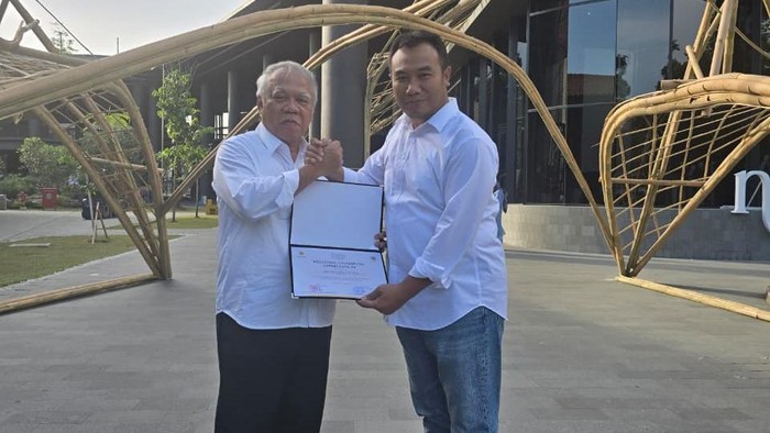 Bupati Sigit Pamungkas Terima Penghargaan Regional Champion Appreciation dari UGM