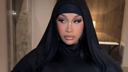 Gaya Cardi B di Arab, Bercanda Ganti Nama Jadi Halal B