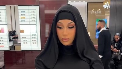 Gaya Cardi B di Arab, Bercanda Ganti Nama Jadi Halal B