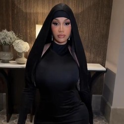 Saat Cardi B Ucap Masyaallah dan Jadi Halal B di Arab Saudi