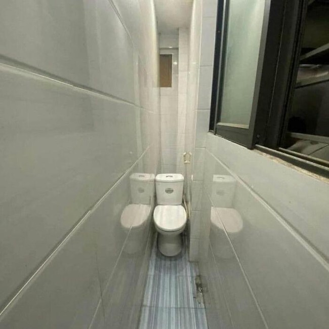 8 Desain Toilet Ini Bisa Bikin Penggunanya Sesak Sekaligus Bingung!