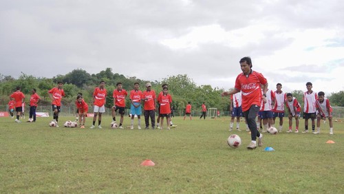 Festival Sepakbola Rakyat berlangsung di Labuan Bajo. Evan Dimas Darmono ikut memeriahkan ajang ini.