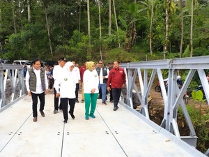 Gubernur Khofifah Pastikan Dua Jembatan di Senduro Lumajang Rampung 2025