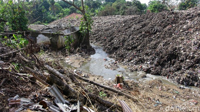 Gunungan Sampah TPA Cipeucang Merampas Ruang Hidup Warga Serpong