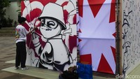 Tak hanya menampilkan seni rupa, Jakarta Mural Festival juga menghadirkan rangkaian hiburan lainnya.