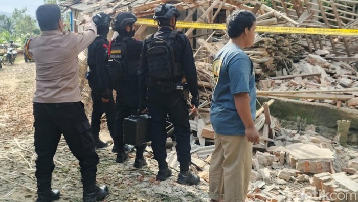 Jibom Polda Jatim Sisir Lokasi Ledakan Pacitan, Ini Hasilnya