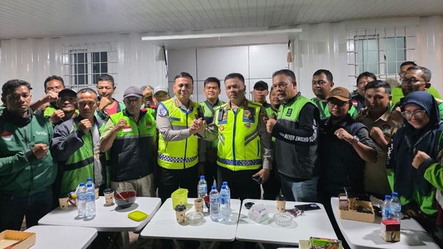 Kakorlantas Polri Kakorlantas Polri sapa ojol dI ,Medan. Apresiasi pembentukan shelter ojol dari Polda Sumut