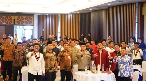 Kapolda Riau Irjen Pol Herry Heryawan menghadiri Pelantikan Pengurus Wilayah HIMA PERSIS Riau tahun jihad 2025-2027. Kapolda Riau Irjen Pol Herry Heryawan menghadiri Pelantikan Pengurus Wilayah HIMA PERSIS Riau tahun jihad 2025-2027 di Kota Pekanbaru, Riau, Jumat (11/12/2025).