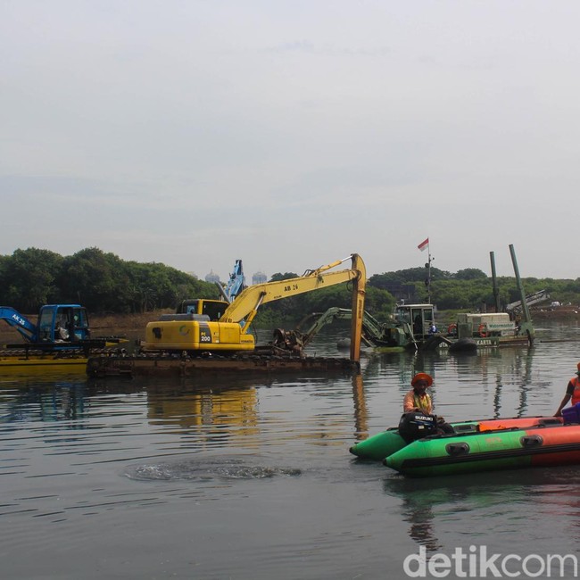 Karya Bakti Serentak Jaga Waduk Baobab dari Sampah
