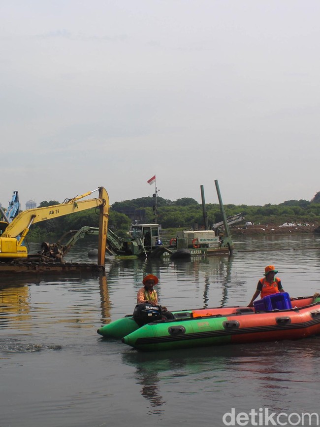Karya Bakti Serentak Jaga Waduk Baobab dari Sampah