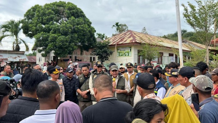 Ketua MPR Salurkan 5 Ribu Paket Bantuan untuk Korban Bencana di Aceh