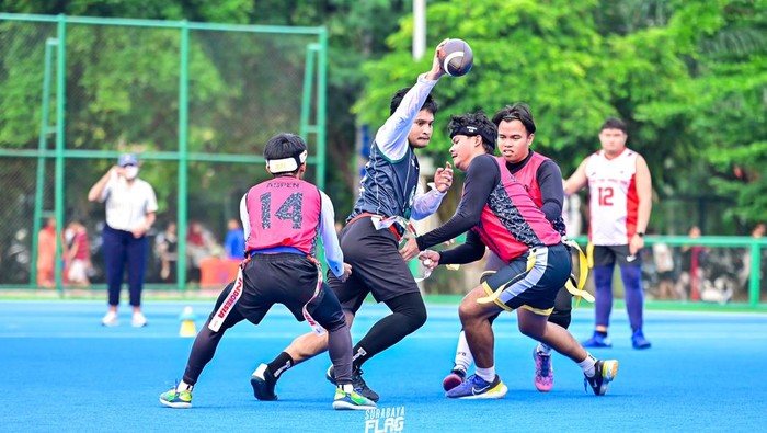 Mengintip Serunya Kompetisi Flag Footbal di Kota Pahlawan