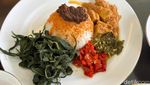 10 Nasi Padang Legendaris di Jakarta Ini Punya Lauk Komplet