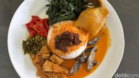 Begini Sensasi Makan di Rumah Makan Padang Viral dengan Bunker Rahasia!