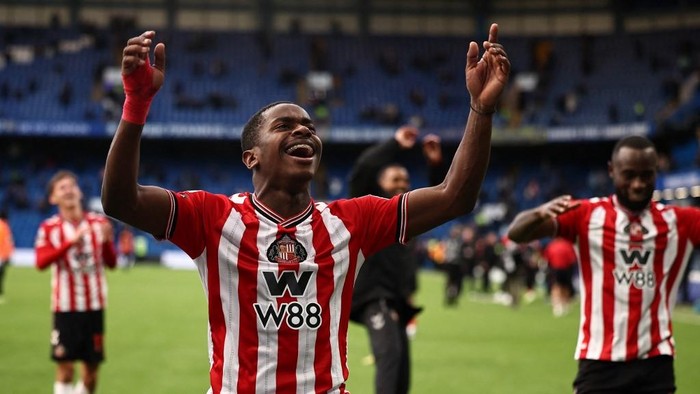 Noah Sadiki Gelandang Sunderland Dikabarkan Jadi Rebutan Man United-Chelsea