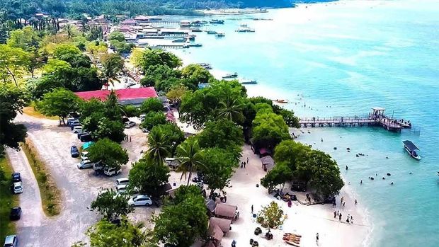 Pantai Mutun Lampung