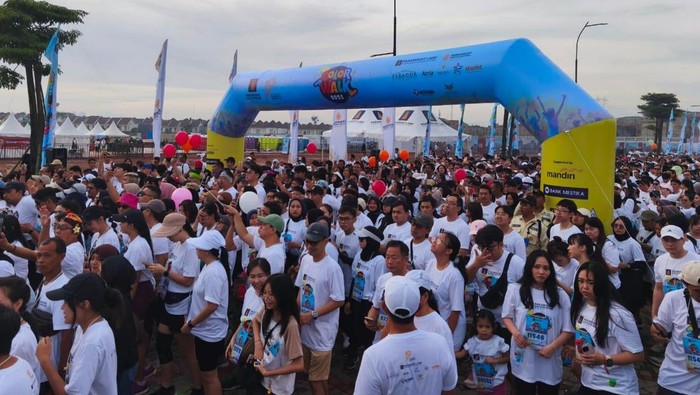 12 Ribu Peserta Warnai Jalan Sehat di Tangerang