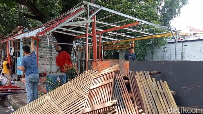 Satpol PP Cirebon Segera Tertibkan PKL di Sekitar Sungai Sukalila