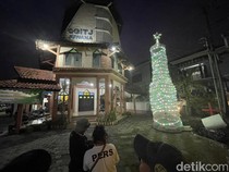 Gereja di Pati Ini Bikin Pohon Natal dari Botol Bekas
