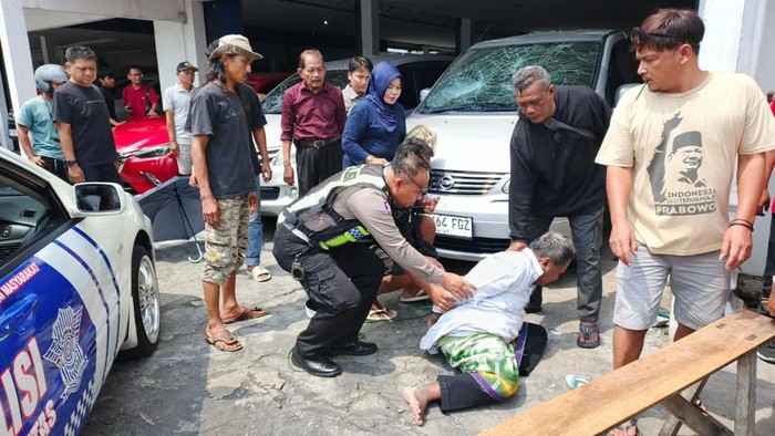 ODGJ Ngamuk Rusak 3 Mobil Dagangan di Showroom Sukoharjo