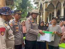 Polres Pelalawan Kirim Bantuan Sembako ke Korban Bencana di Solok Sumbar