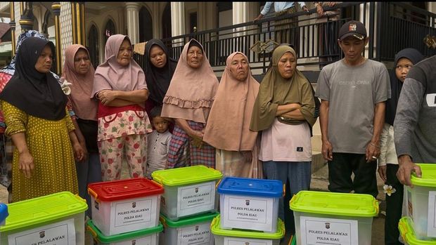 Polres Pelalawan kirim bantuan untuk korban bencana di Solok, Sumbar. Polres Pelalawan kirim bantuan untuk korban bencana di Solok, Sumbar.