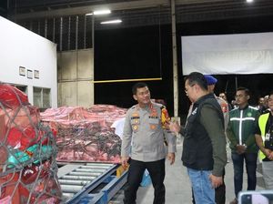 Polri dan WWF Kirim Puluhan Ton Logistik untuk Korban Bencana di Aceh