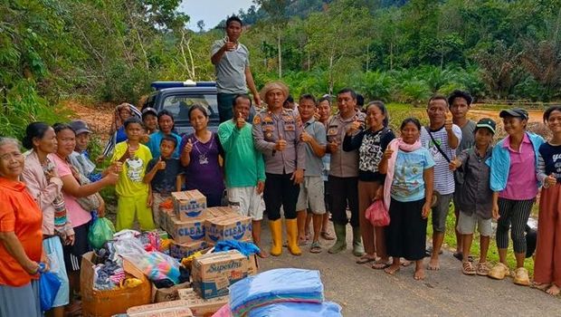 Polri salurkan bantuan ke korban bencana di Aceh, Sumut dan Sumbar (dok.Polri) Polri salurkan bantuan ke korban bencana di Aceh, Sumut dan Sumbar (dok.Polri)