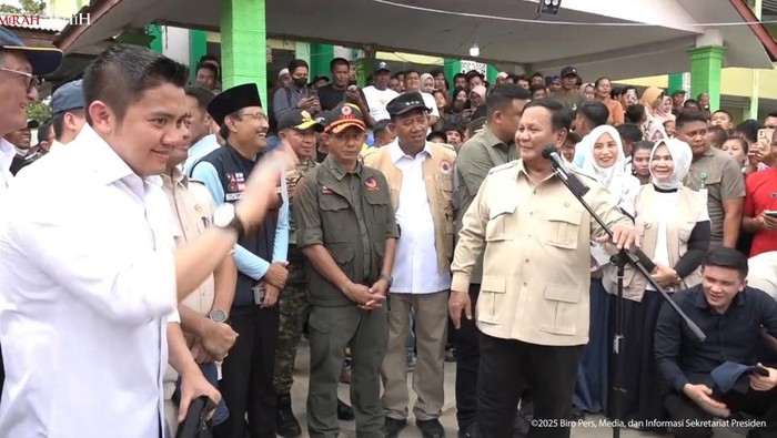 Prabowo Kenalkan Seskab Teddy di Posko Pengungsian Langkat: Sekarang Letkol