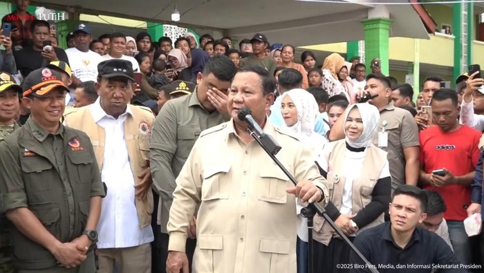 Kunjungi Posko Pengungsi di Langkat, Prabowo: Kalian Keluarga Kami