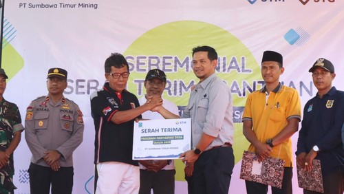 Serah terima bantuan PPD dari PT STM kepada Pemkab Dompu melalui Penjabat Sekretaris Daerah.