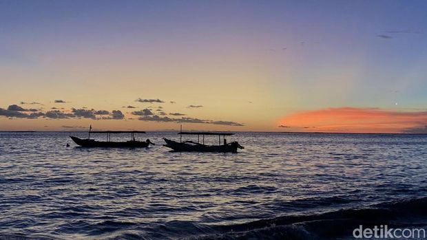 Sunset di Pantai Kelan, Badung, Bali. Sunset di Pantai Kelan, Badung, Bali.